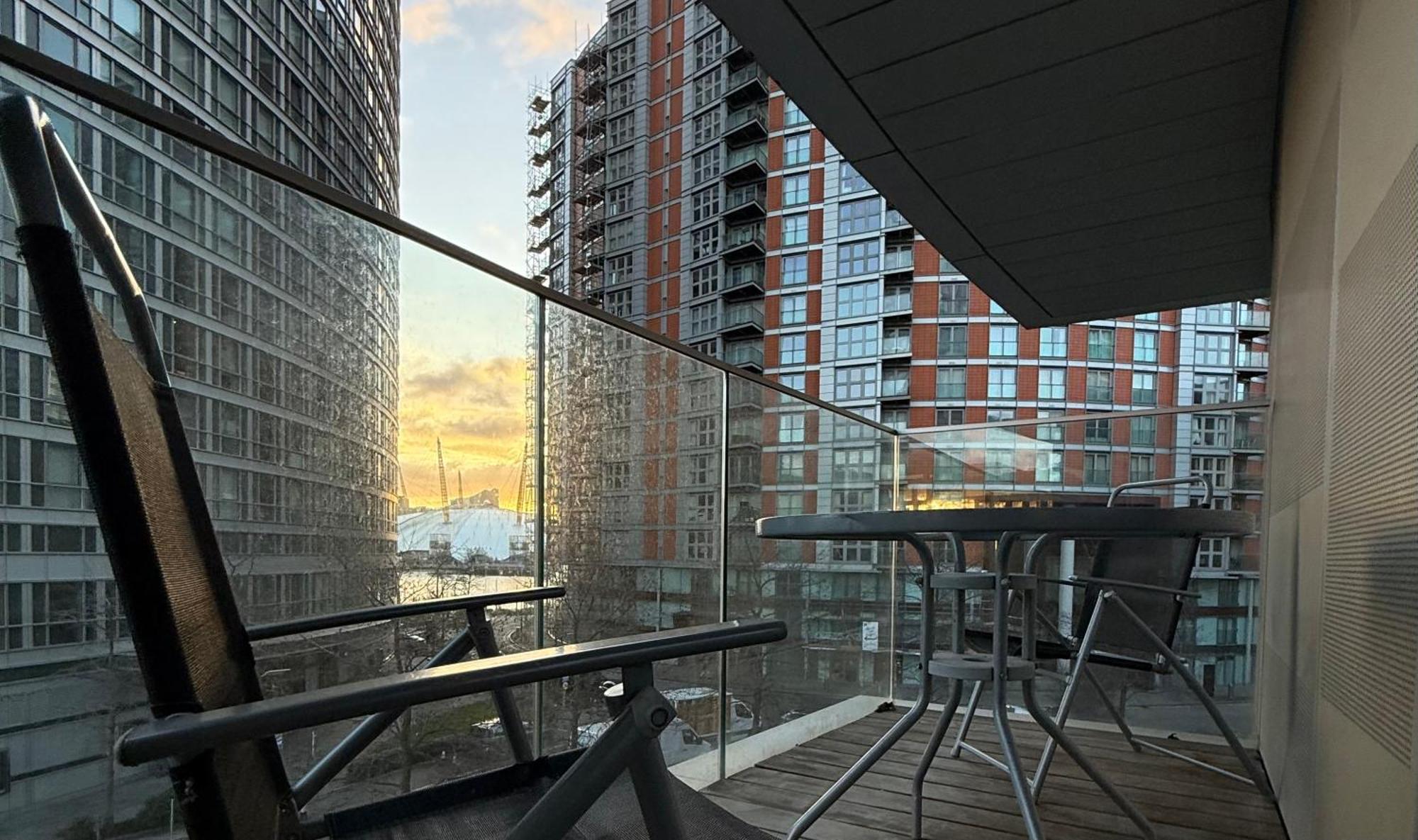 Luxury Modern 2 Bed Flat With Balcony And City View - Canary Wharf City Center ロンドン エクステリア 写真
