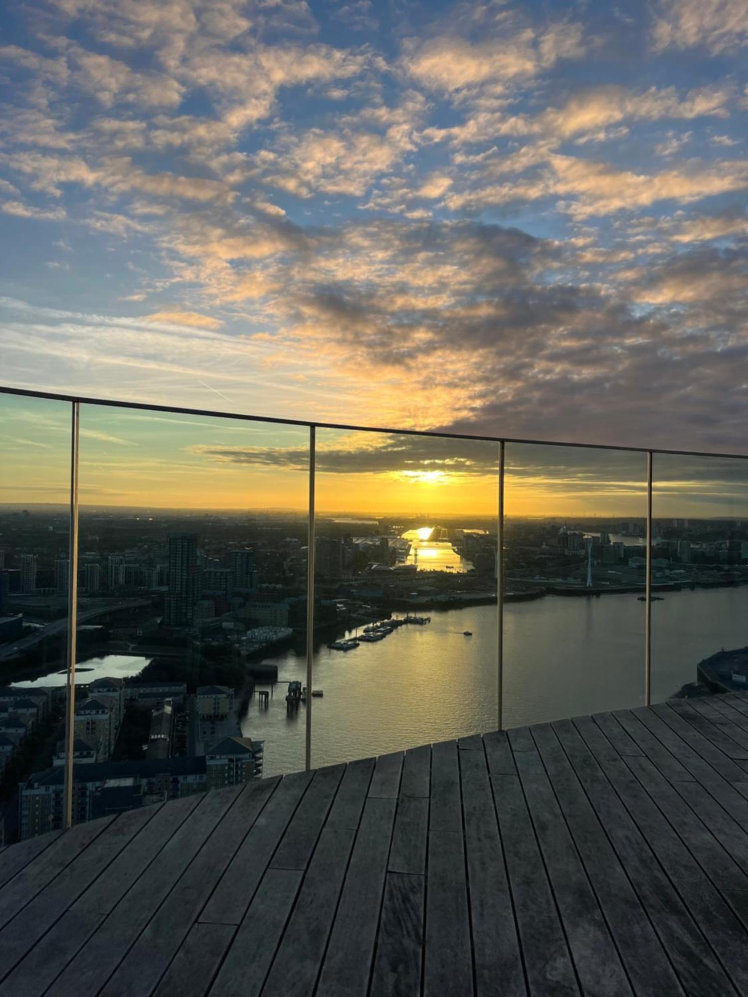 Luxury Modern 2 Bed Flat With Balcony And City View - Canary Wharf City Center ロンドン エクステリア 写真