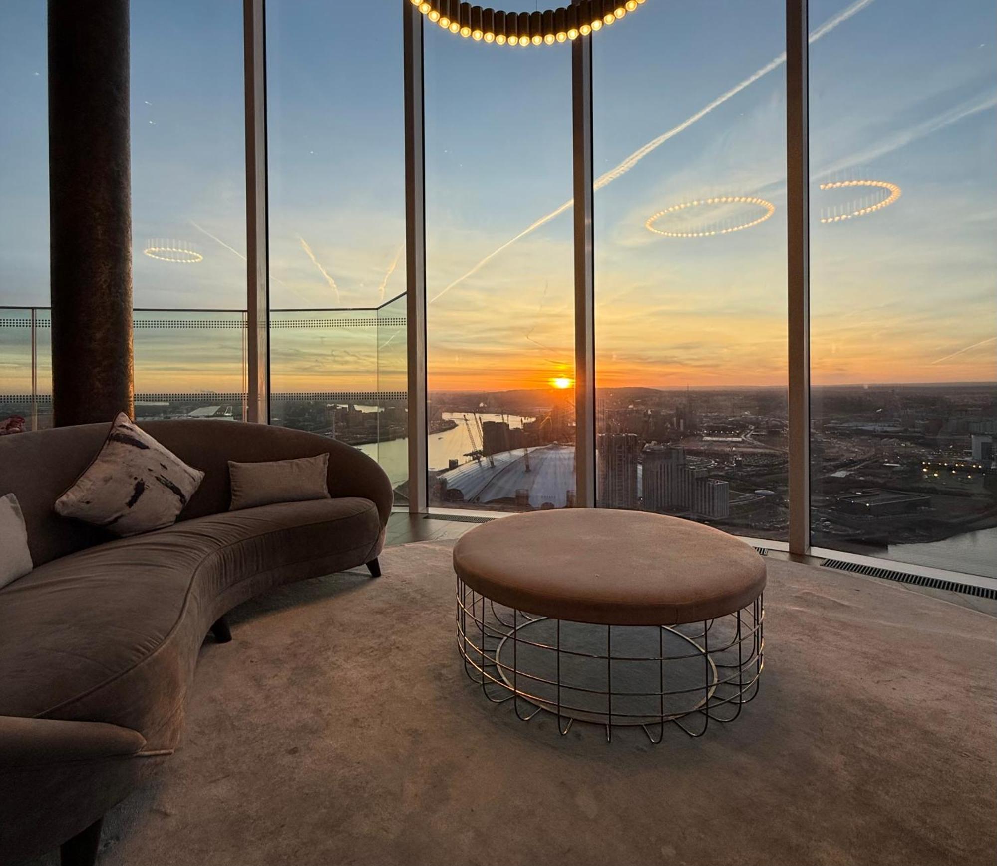 Luxury Modern 2 Bed Flat With Balcony And City View - Canary Wharf City Center ロンドン エクステリア 写真