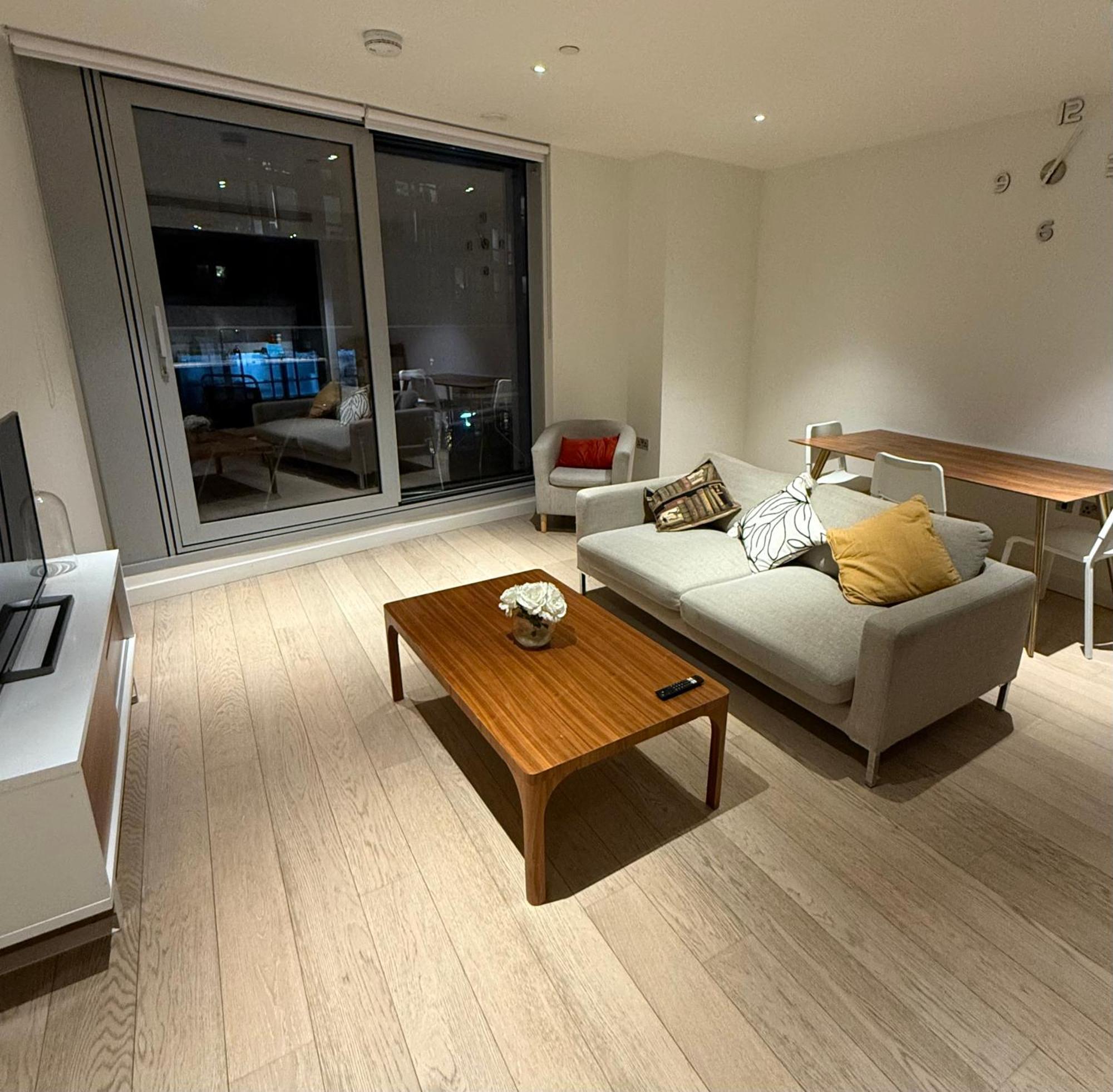 Luxury Modern 2 Bed Flat With Balcony And City View - Canary Wharf City Center ロンドン エクステリア 写真