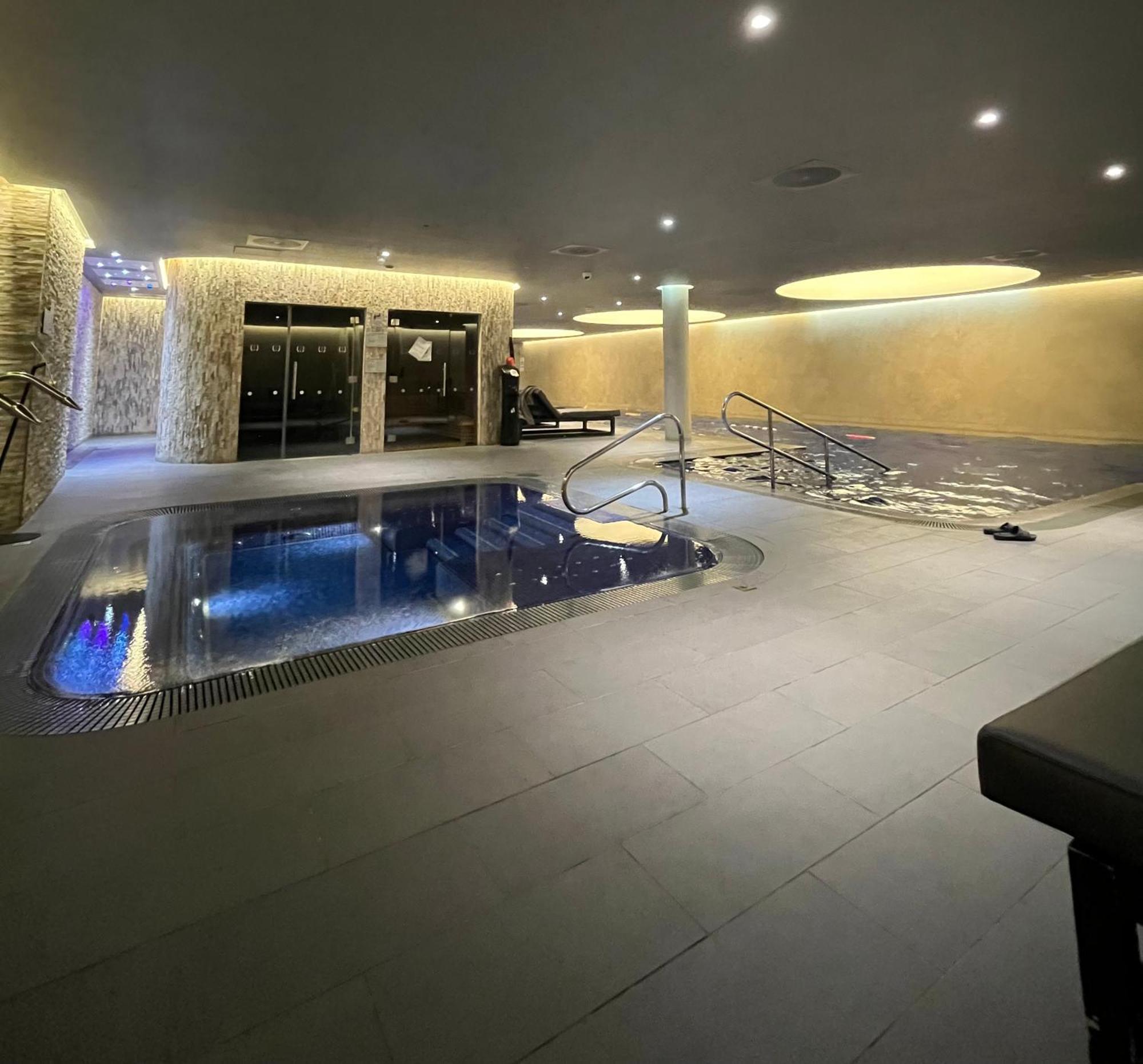 Luxury Modern 2 Bed Flat With Balcony And City View - Canary Wharf City Center ロンドン エクステリア 写真