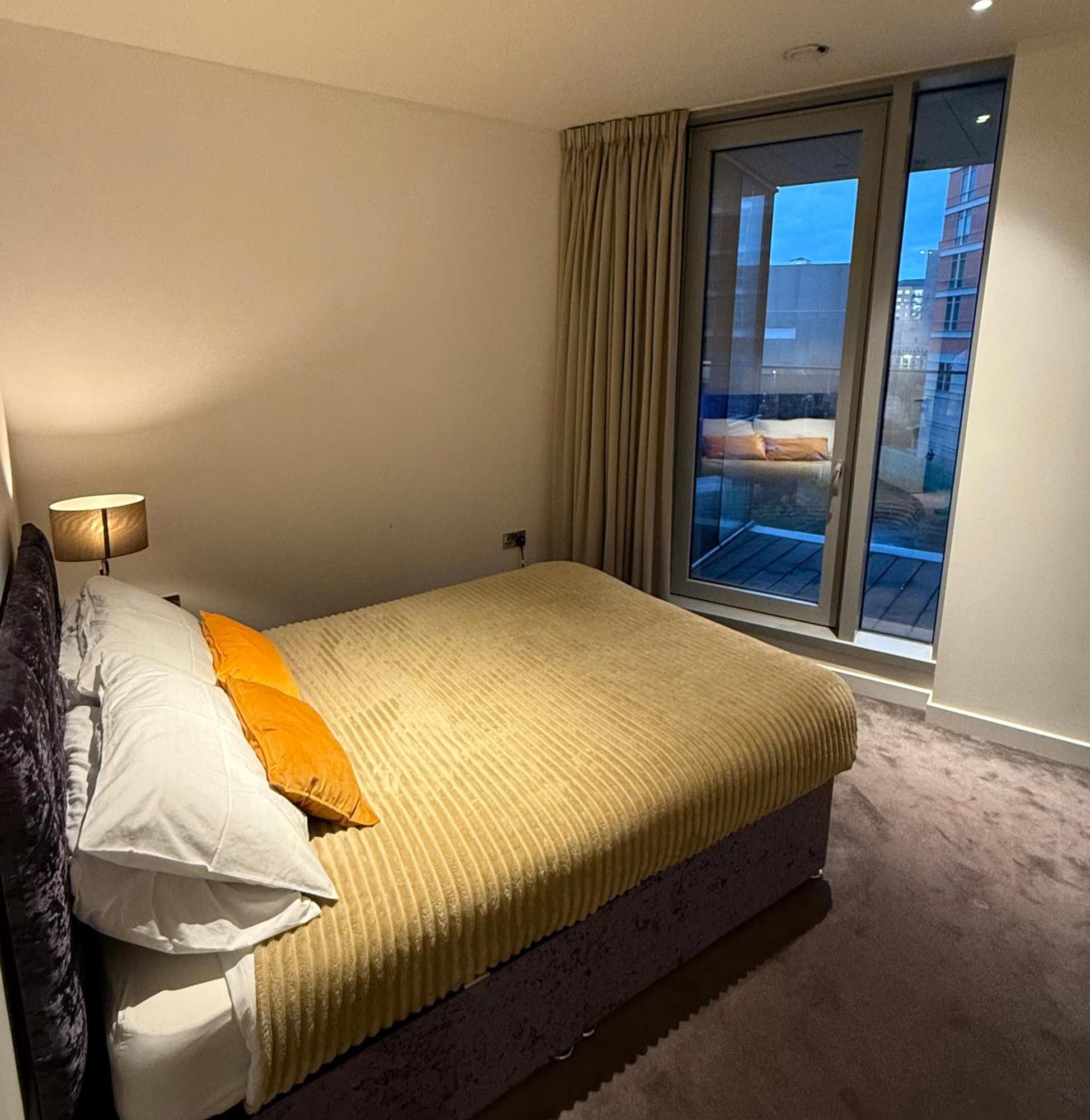 Luxury Modern 2 Bed Flat With Balcony And City View - Canary Wharf City Center ロンドン エクステリア 写真
