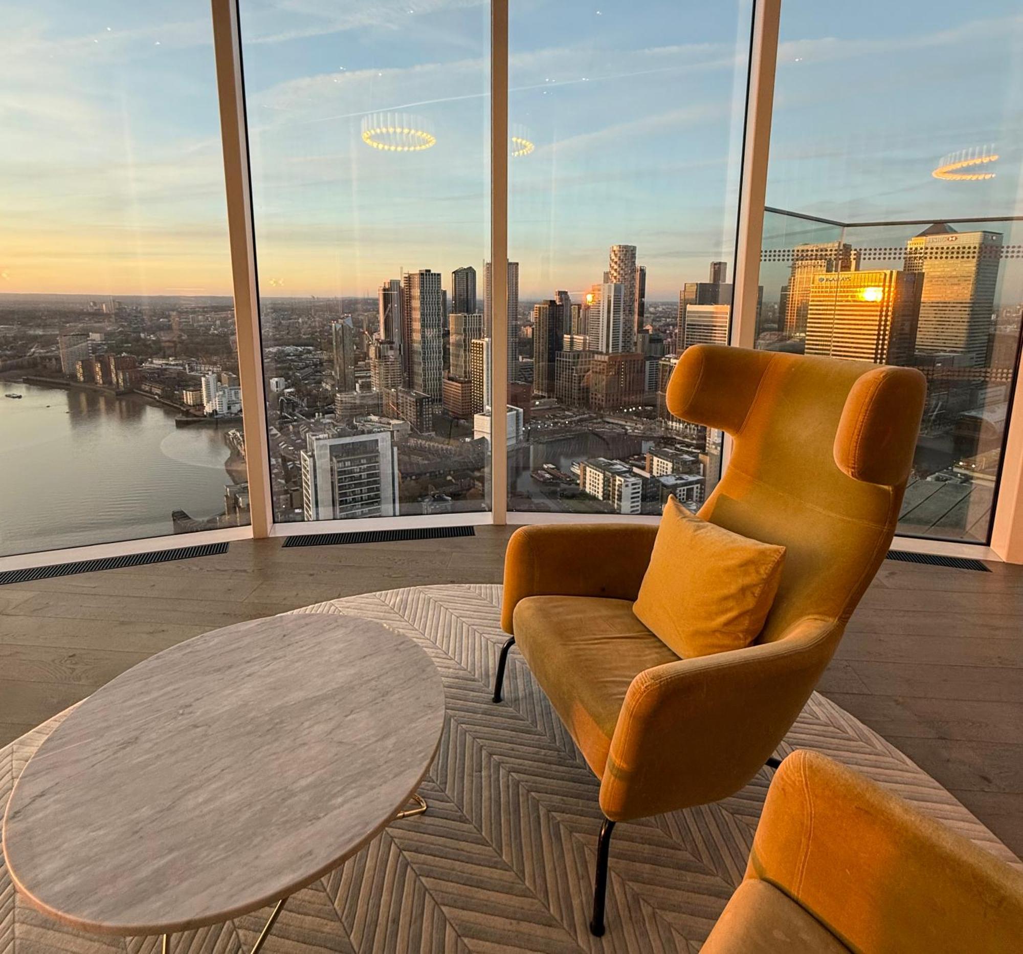 Luxury Modern 2 Bed Flat With Balcony And City View - Canary Wharf City Center ロンドン エクステリア 写真